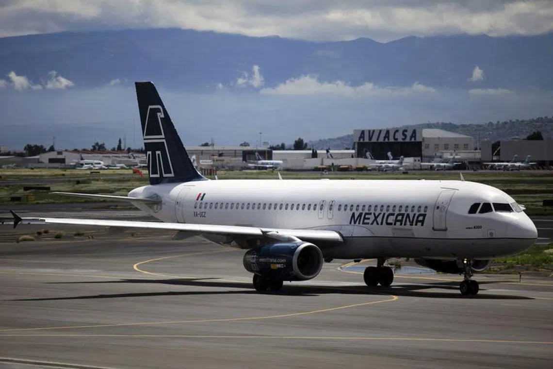 FILE PHOTO: A Mexicana Airlines Airbus A320 passenger jet is seen at the Benito Juarez international airport in Mexico City August 22, 2010. REUTERS/Eliana Aponte/File Photo