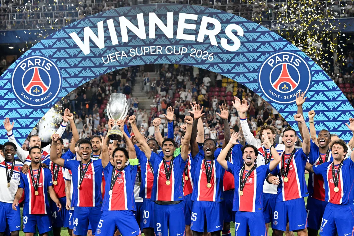 Soccer Football - UEFA Super Cup - Paris St Germain v Aston Villa - Stadion Salzburg, Salzburg, Austria - August 12, 2026 Paris St Germain's Marquinhos lifts the trophy with teammates after winning the UEFA Super Cup REUTERS/Angelika Warmuth