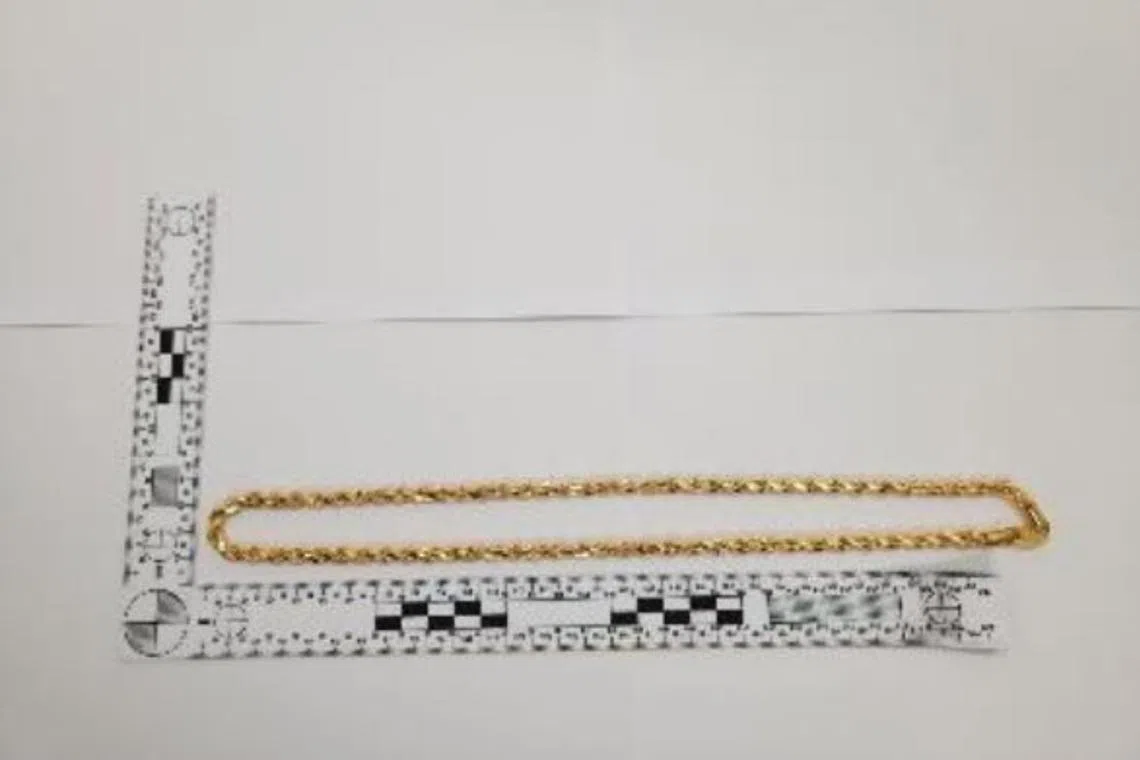 The man had asked to try on a few pieces of jewellery including a gold chain and a ring. He then walked out with the unpaid jewellery.