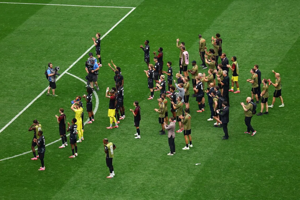 Soccer Football - FIFA World Cup 2026 - Round of 16 - Canada v Morocco - Houston Stadium, Houston, Texas, U.S. - July 4, 2026 Canada players applaud fans after the match as Canada are eliminated from the World Cup REUTERS/Issei Kato