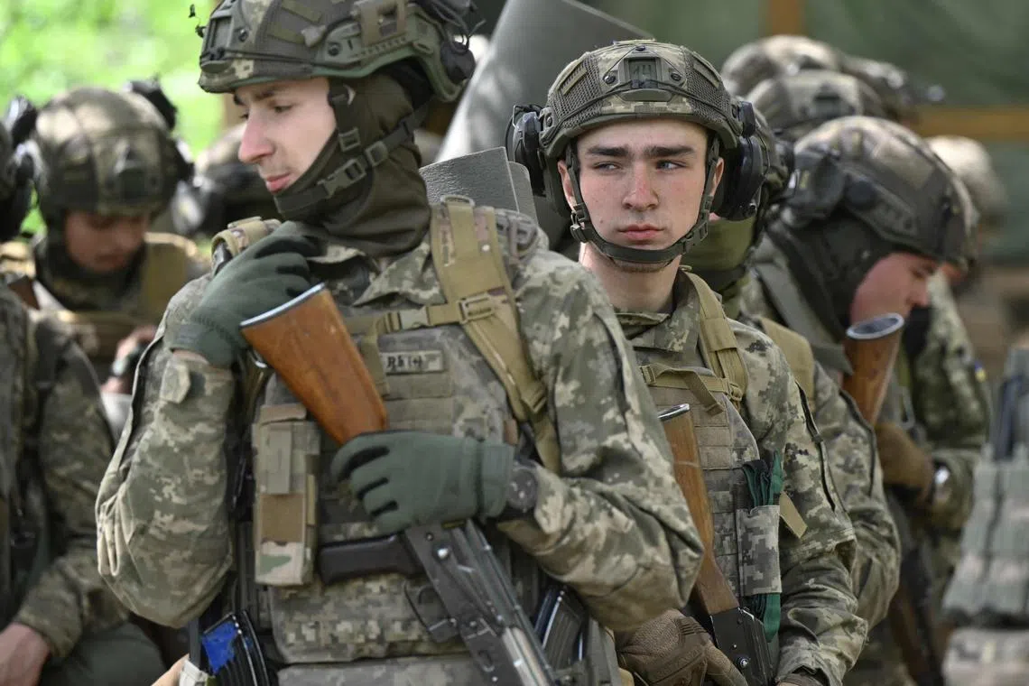 One concept is a full-blown “peacekeeping force,” presumably armed, that would supplement the Ukrainian military. 