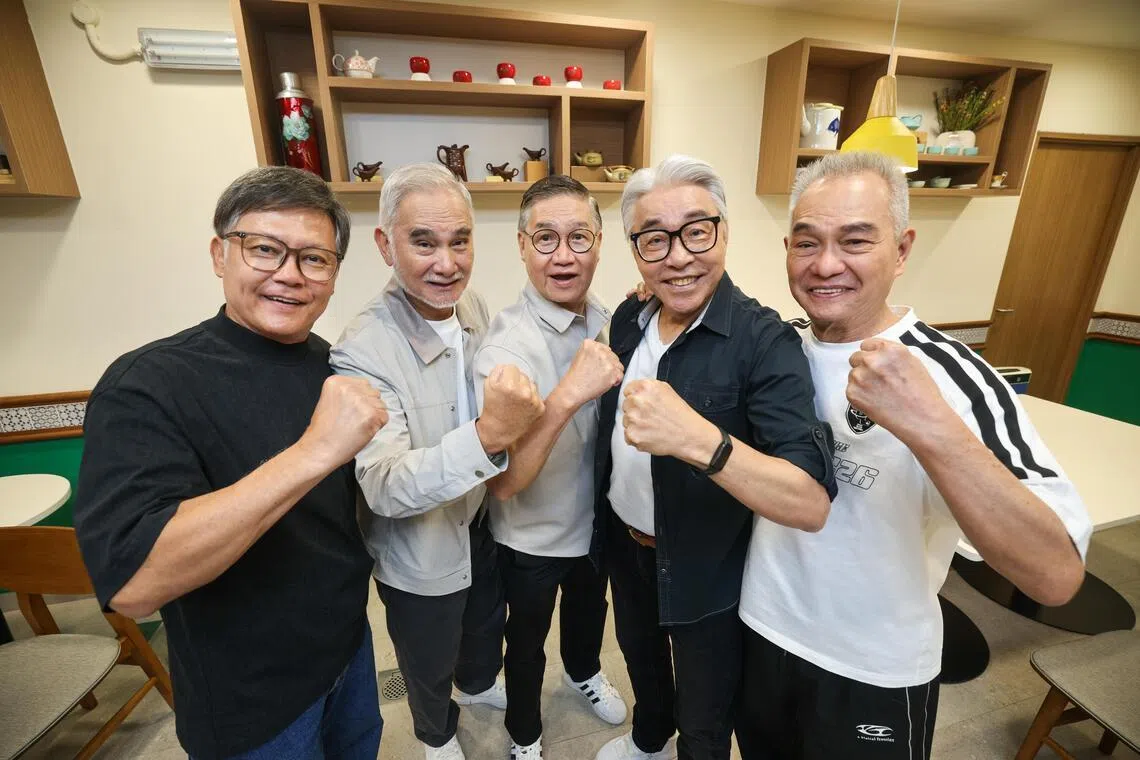 Much of the drama focuses on the issues faced by seniors, such as declining health, lost opportunities, difficulty adapting to the modern world and relationships with younger generations.