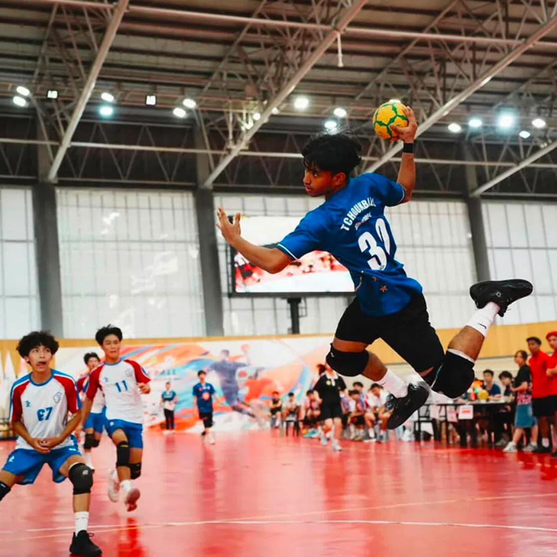Singapore's men's Under-19 left winger Muhammad Darwis in action against Chinese Taipei in the final where they won 52-51 on Aug 23.