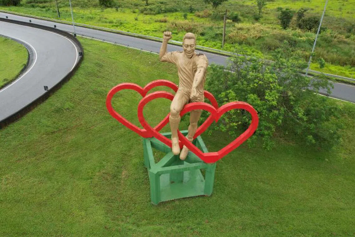 Picture of a statue in honour of Brazil's football legend Edson Arantes do Nascimento 'Pele' lifted in his hometown Tres Coracoes, state of Minas Gerais, Brazil.  Pele, 82, is battling worsening cancer as well as kidney and heart problems passed away early morning on 30 Dec. PHOTO : AFP