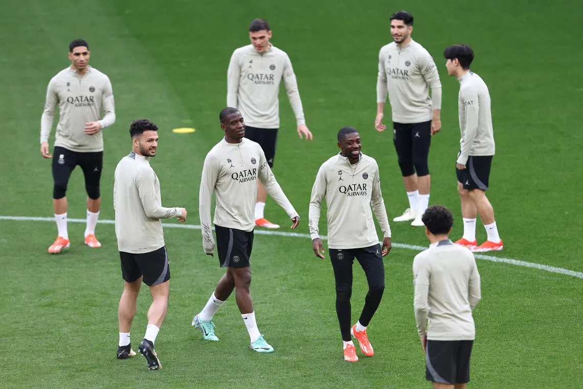 Soccer Football - Champions League - Paris St Germain Training - Signal Iduna Park, Dortmund, Germany - April 30, 2024 Paris St Germain's Ousmane Dembele, Nordi Mukiele and Goncalo Ramos during training REUTERS/Leon Kuegeler