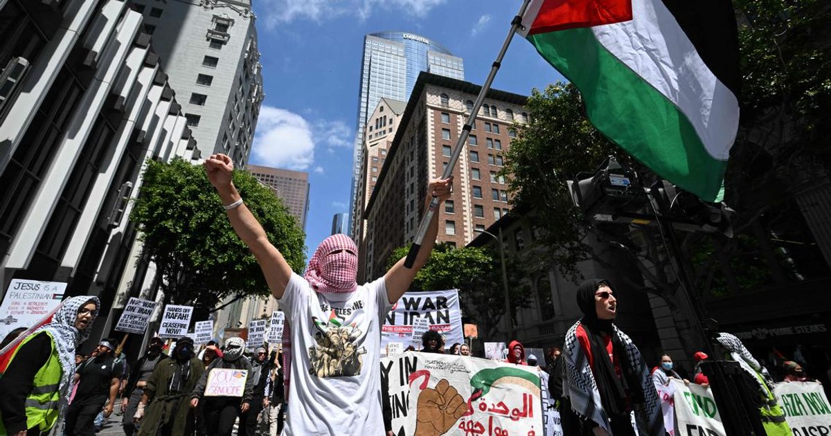 Pro-Palestinian protesters block Golden Gate Bridge, roads across US ...