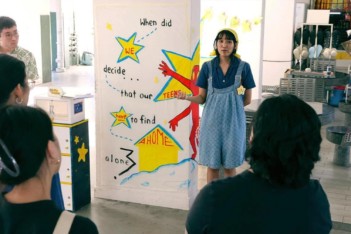 Masha Nyanna presenting at Jom Jalan-Jalan!, a community walk put together by LASALLE students to showcase their works within the neighbourhood.