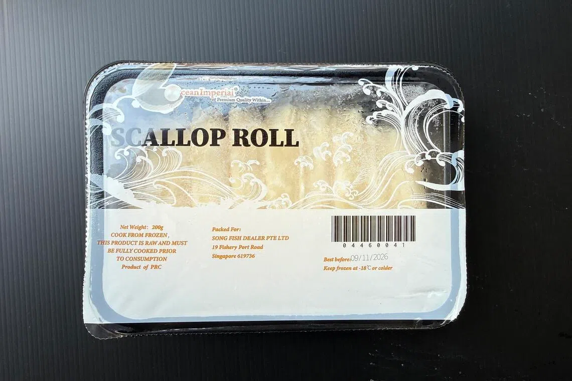 Rolinhos de vieiras do mercado de frutos do mar Songfish.