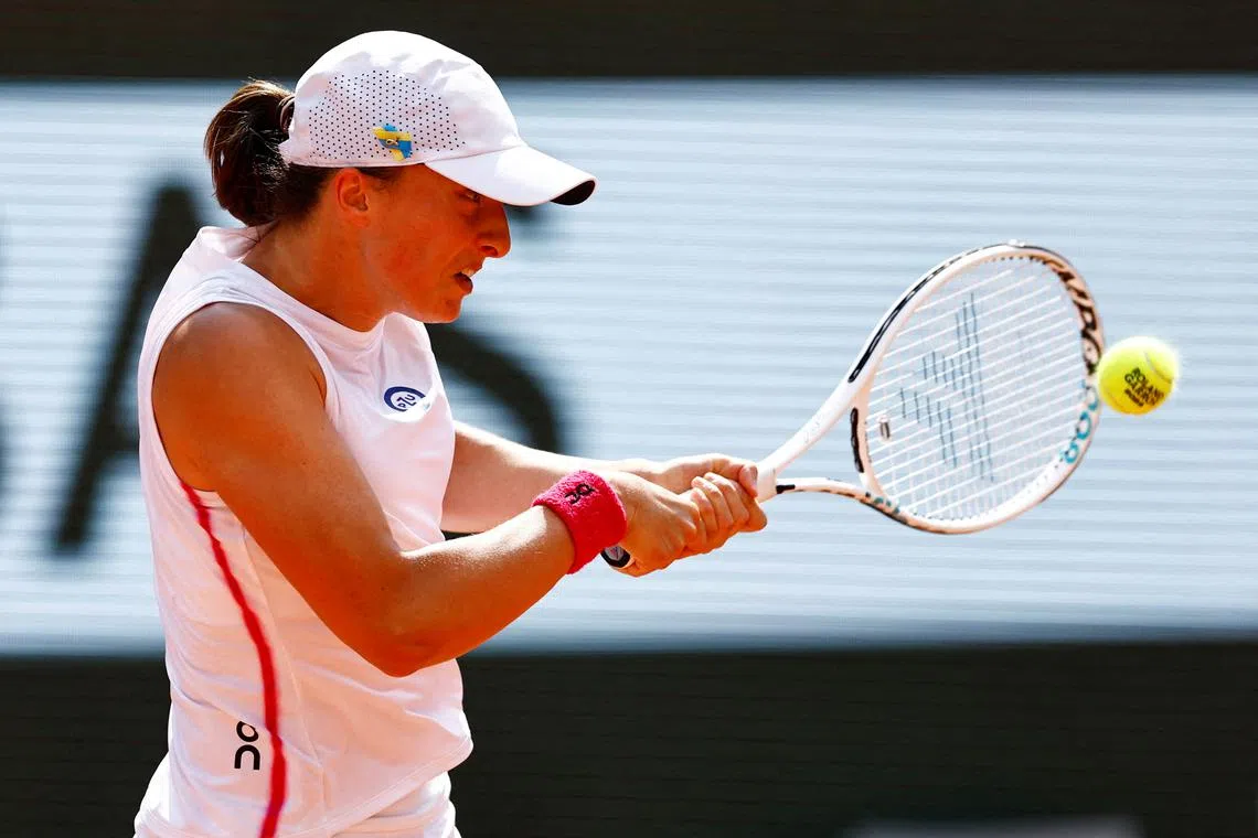 FILE PHOTO: Tennis - French Open - Roland Garros, Paris, France - June 10, 2023 Poland's Iga Swiatek in action during her final match against Czech Republic's Karolina Muchova REUTERS/Clodagh Kilcoyne/File Photo