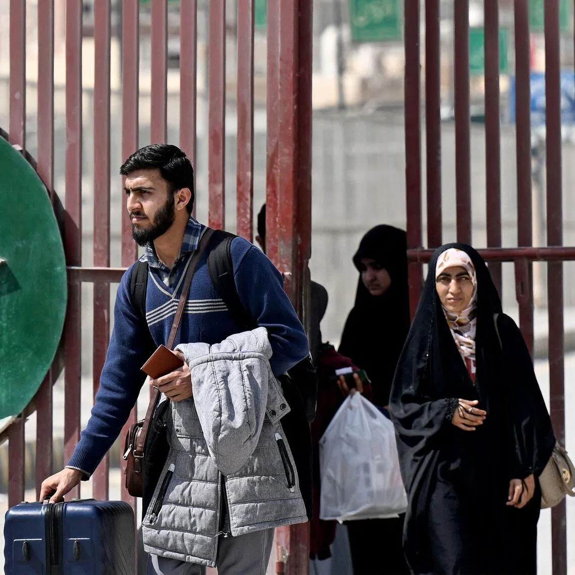 Pakistani nationals returning by land from Iran arrive in Taftan, in Balochistan province, on March 5.