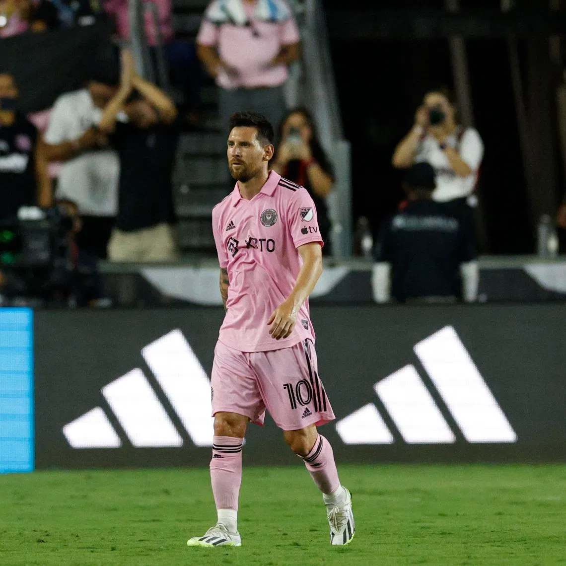 Soccer Football - Leagues Cup - Group J - Inter Miami v Atlanta United - DRV PNK Stadium, Fort Lauderdale, Florida, United States - July 25, 2023 Inter Miami's Lionel Messi walks off the pitch after being substituted by Robbie Robinson REUTERS/Marco Bello