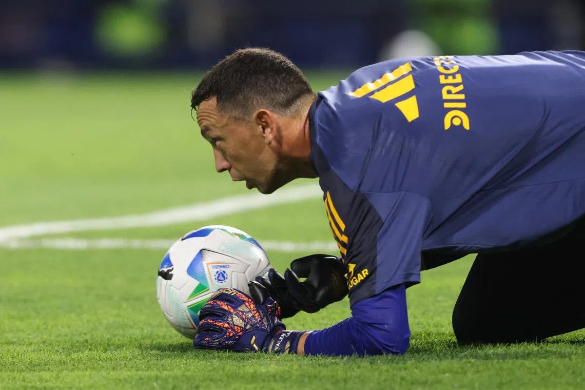 Soccer Football - Copa Libertadores - Qualifying round - Second leg - Boca Juniors v Alianza Lima - Estadio La Bombonera, Buenos Aires, Argentina - February 25, 2025 Boca Juniors' Agustin Marchesin during the warm up before the match REUTERS/Gonzalo Colini/File Photo