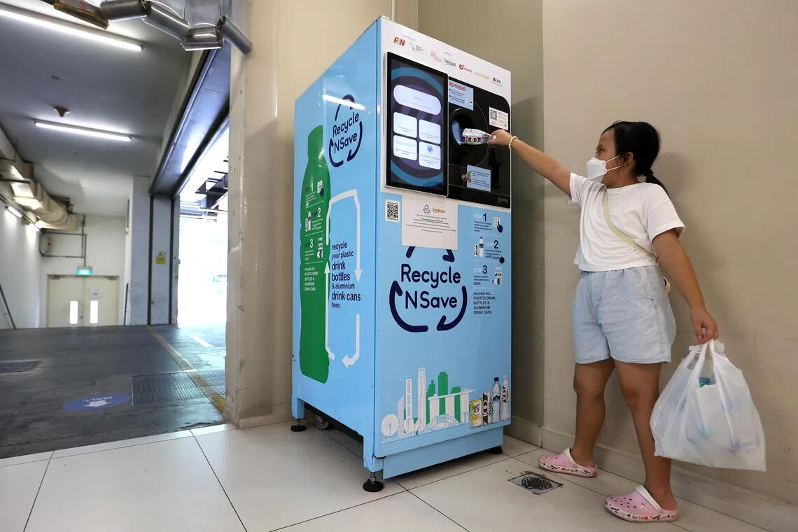 The beverage container return scheme is slated to launch on April 1, 2026. Consumers will pay an extra 10 cents for bottled and canned drinks ranging from 150ml to 3 litres, but will receive a full refund of the deposit when they return the empty containers at designated return points.