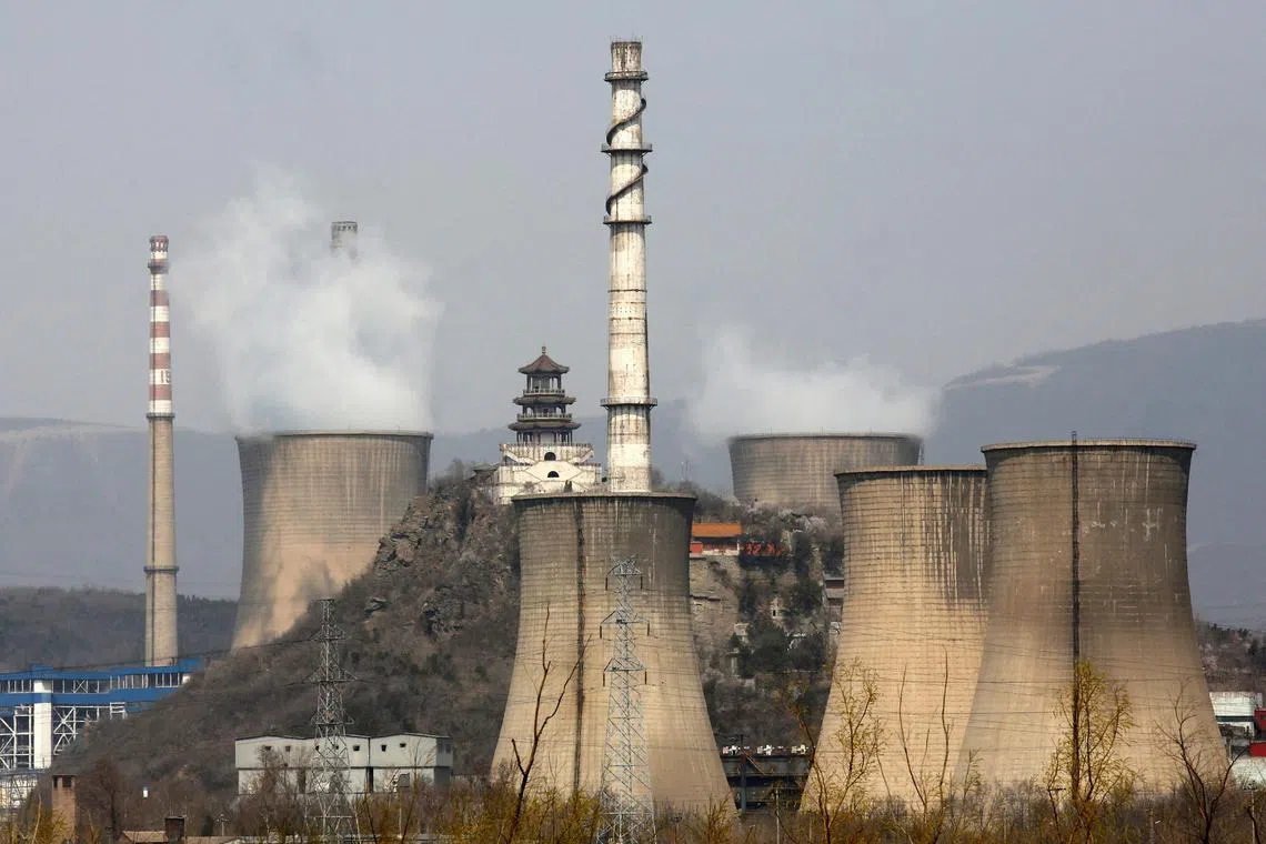 FILE PHOTO: Smoke rises from chimneys at a steel factory in Beijing April 1, 2013. REUTERS/Kim Kyung-Hoon/File Photo