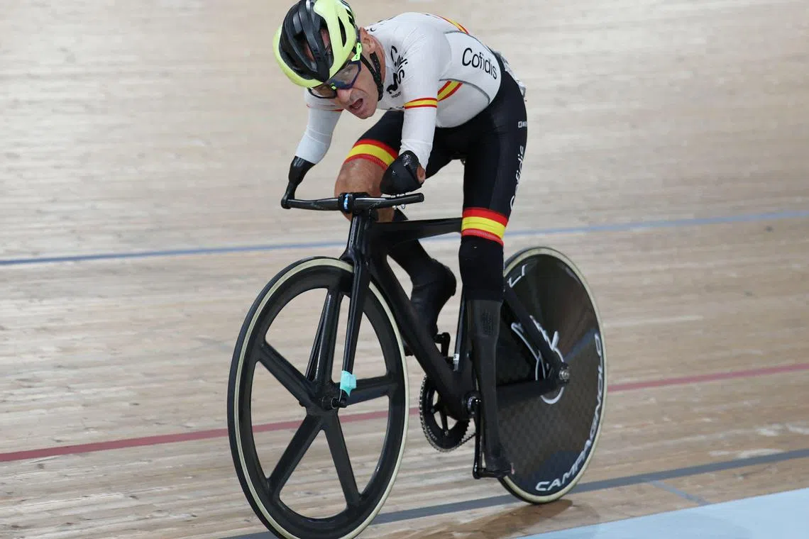 Spain's Ricardo Ten Argiles competing in the men's para-cycling C1 Scratch Race final during the UCI Cycling World Championships in Glasgow.