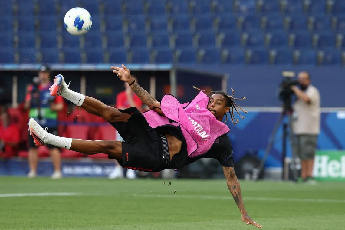 Paris Saint-Germain's French forward #29 Bradley Barcola takes part in a training session on August 11, 2026, the eve of the UEFA Supercup football match between Champions League winners Paris Saint Germain (PSG) and Europa League winners Aston Villa in Salzburg, Austria. (Photo by FRANCK FIFE / AFP)