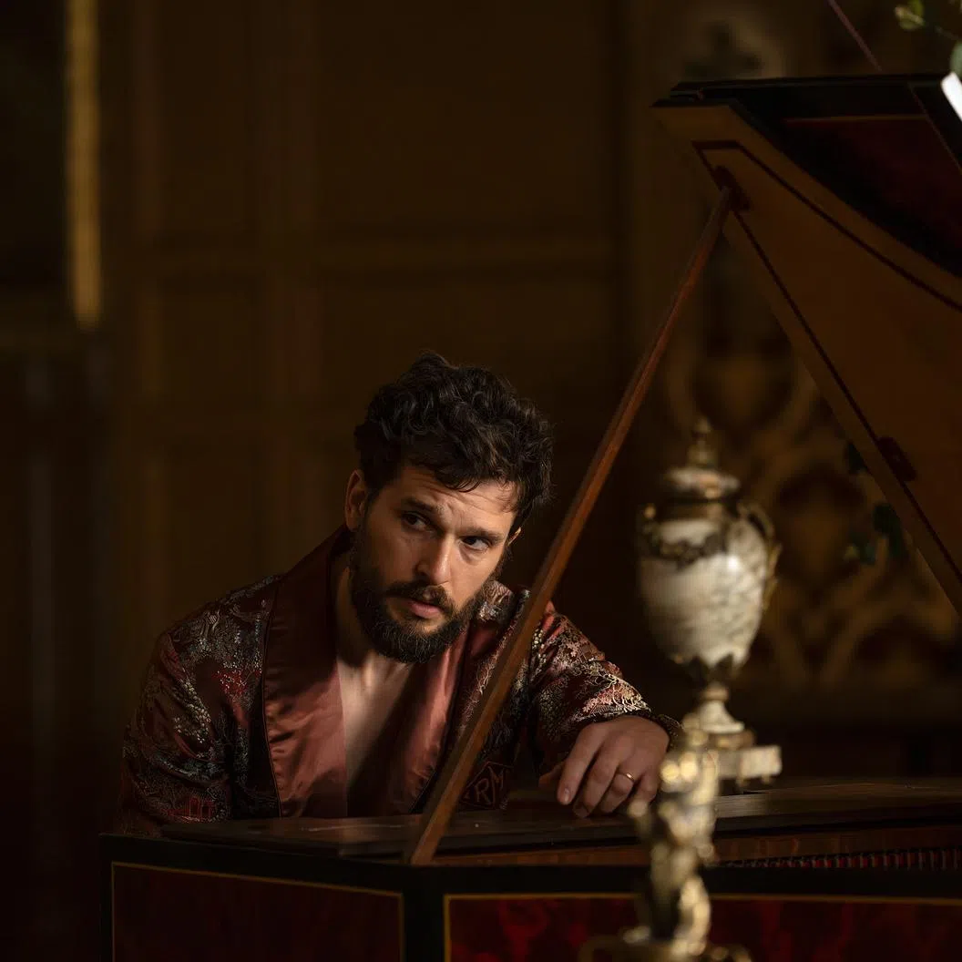 Kit Harington in Industry 4.