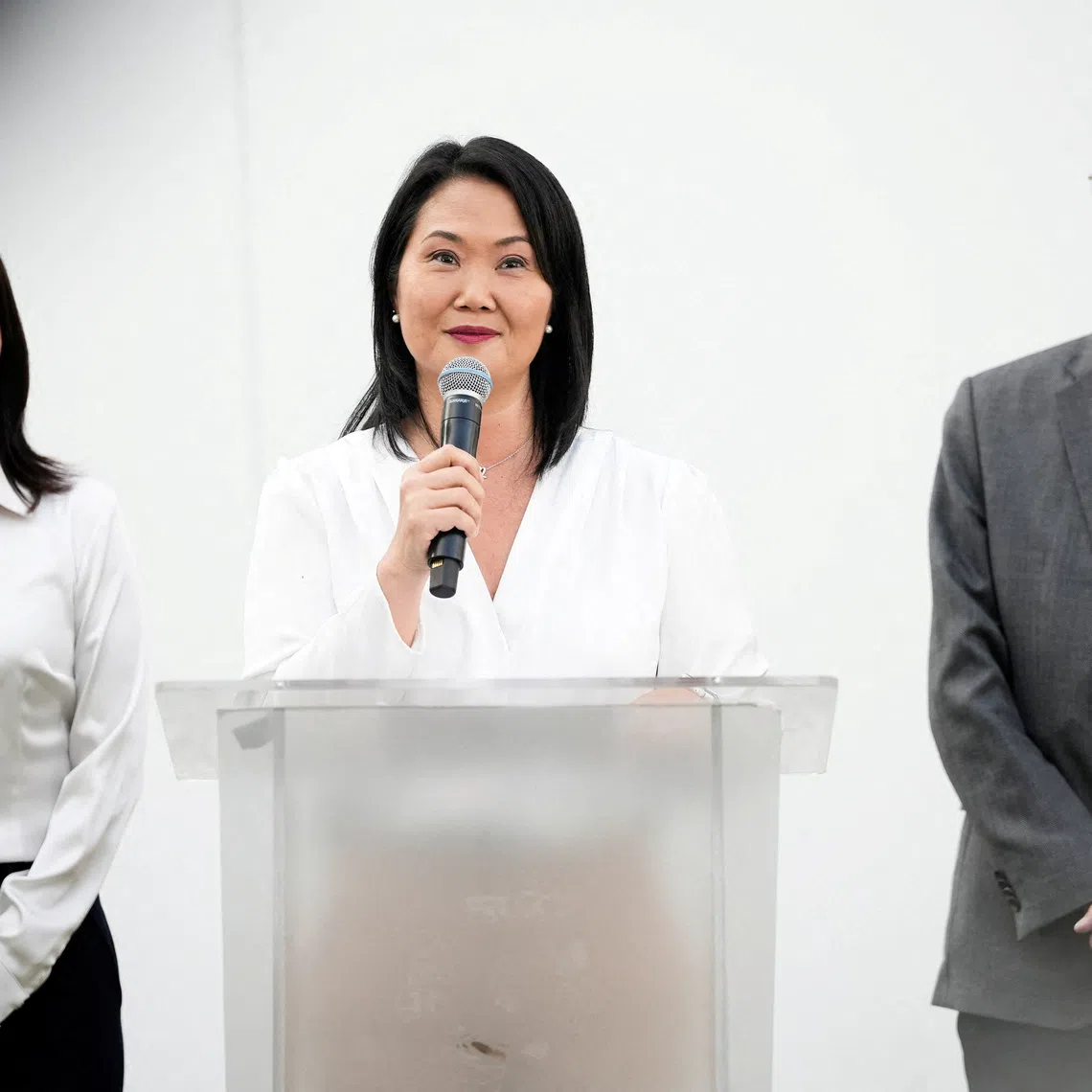 FILE PHOTO: Keiko Fujimori, leader of the Fuerza Popular (Popular Force) political party, attends a press conference with her lawyer Giulliana Loza after a judge dismissed the \"Cocteles\" (Cocktails) case against Fujimori, in Lima, Peru, October 20, 2025. REUTERS/Angela Ponce/File Photo