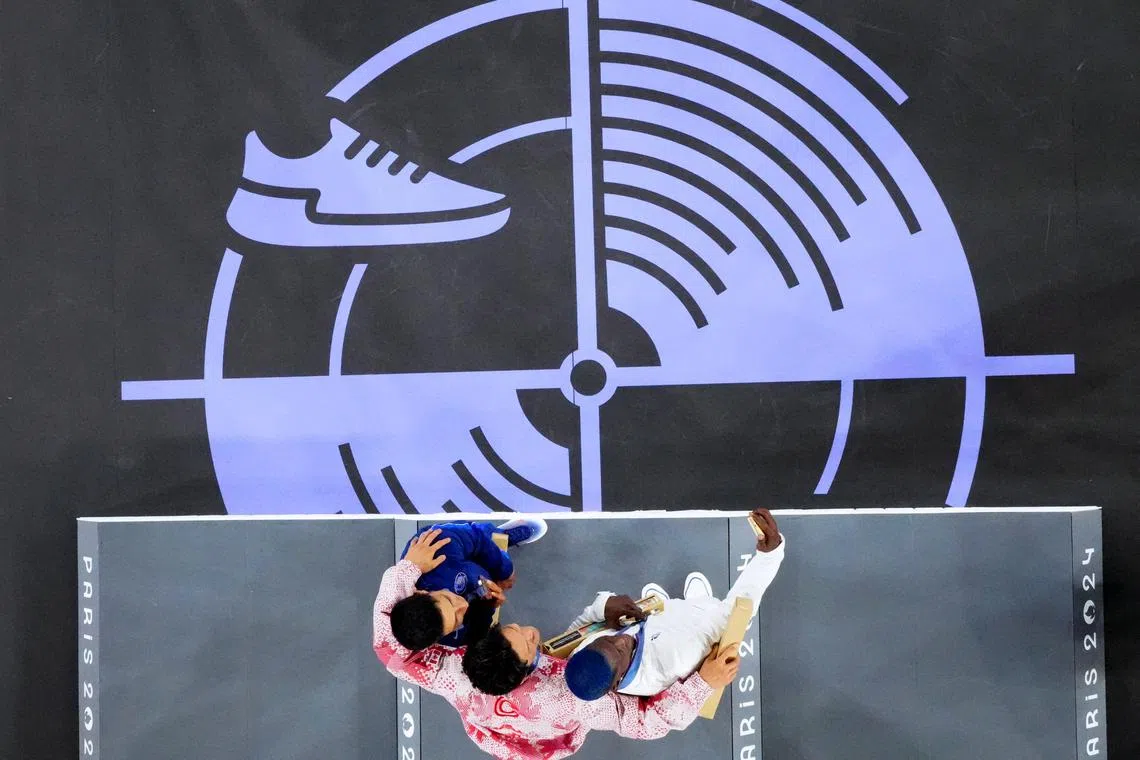 Paris 2024 Olympics - Breaking - B-Boys Victory Ceremony - La Concorde 1, Paris, France - August 10, 2024. Silver Medallist Dany Dann of France takes a selfie with Gold Medallist Phil Wizard of Canada and Bronze Medallist Victor of United States on the podium. REUTERS/Angelika Warmuth/File Photo