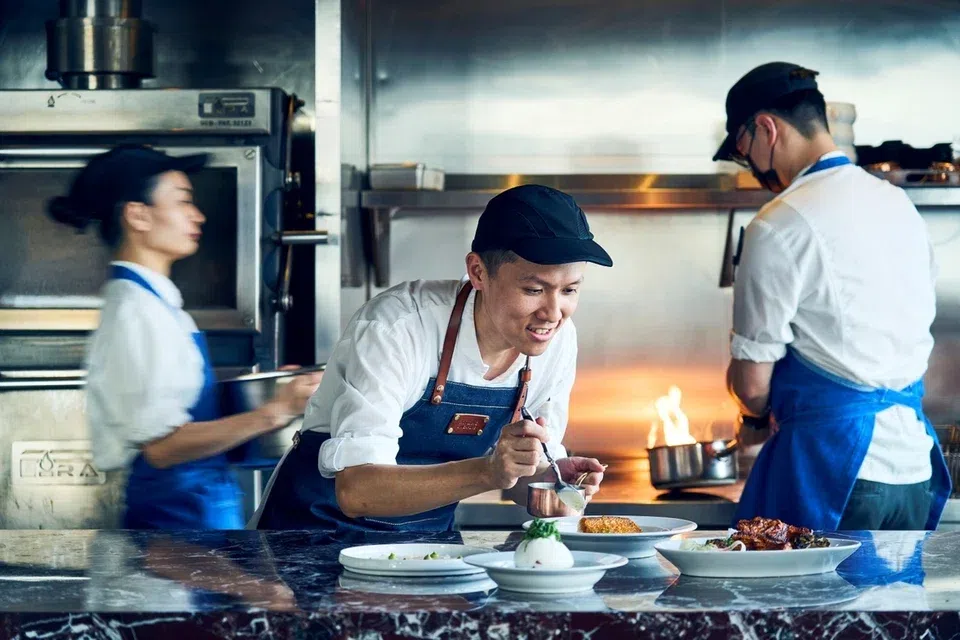 Andaz Singapore 665°F steakhouse chef de partie