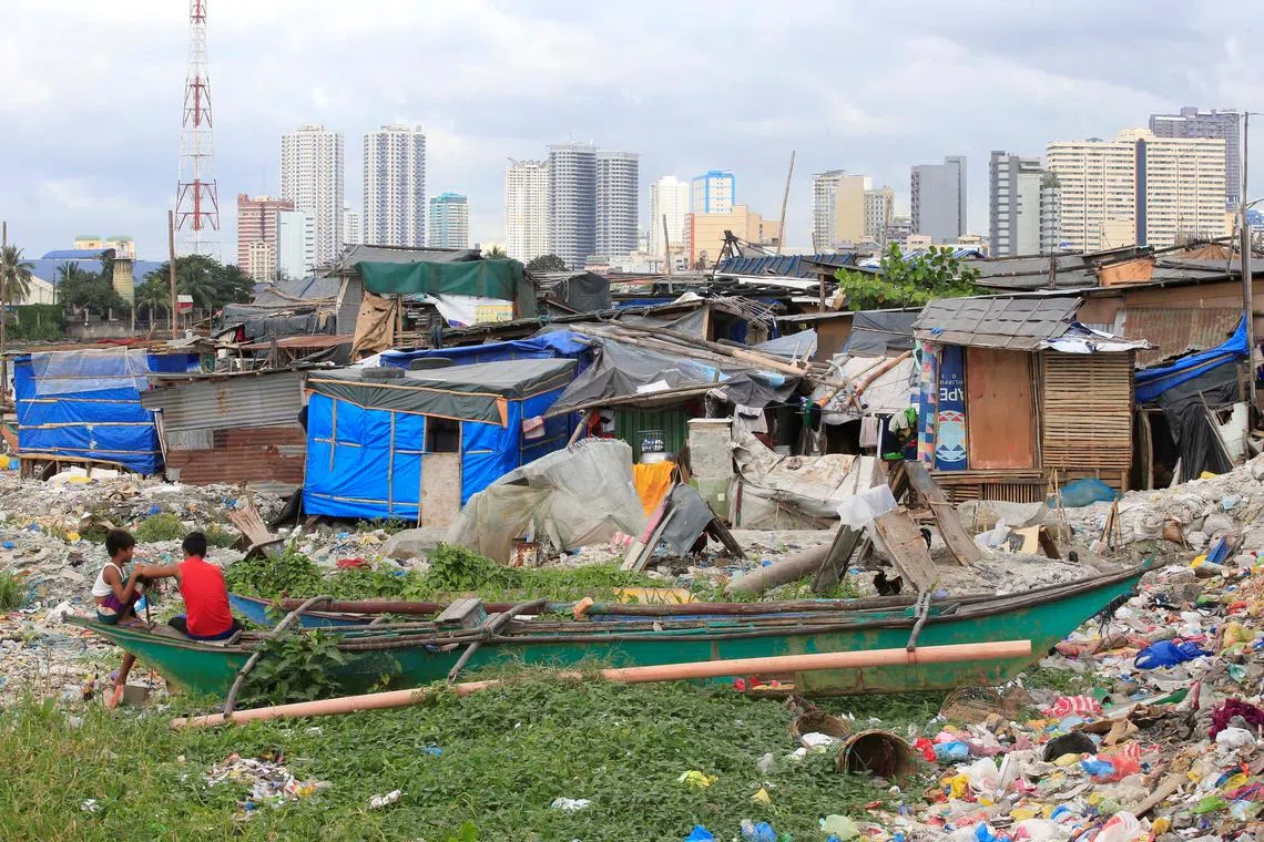 FILE PHOTO: Youths are pictured at at a slum area in Baseco, Tondo city, metro Manila, Philippines December 24, 2016. REUTERS/Romeo Ranoco/File Photo