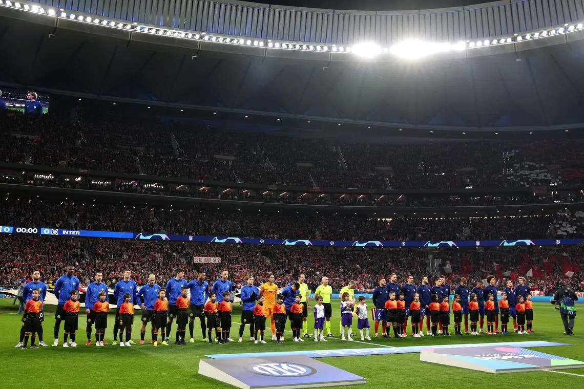 Soccer Football - Champions League - Round of 16 - Second Leg - Atletico Madrid v Inter Milan - Metropolitano, Madrid, Spain - March 13, 2024  General view as players from both teams line up before the match REUTERS/Violeta Santos Moura