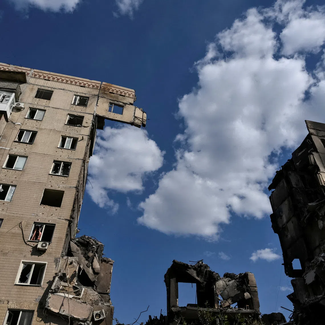 FILE PHOTO: A destroyed apartment building, amid Russia's attack on Ukraine, in the frontline town of Druzhkivka in Donetsk region, Ukraine August 25, 2026. REUTERS/Stringer/File Photo