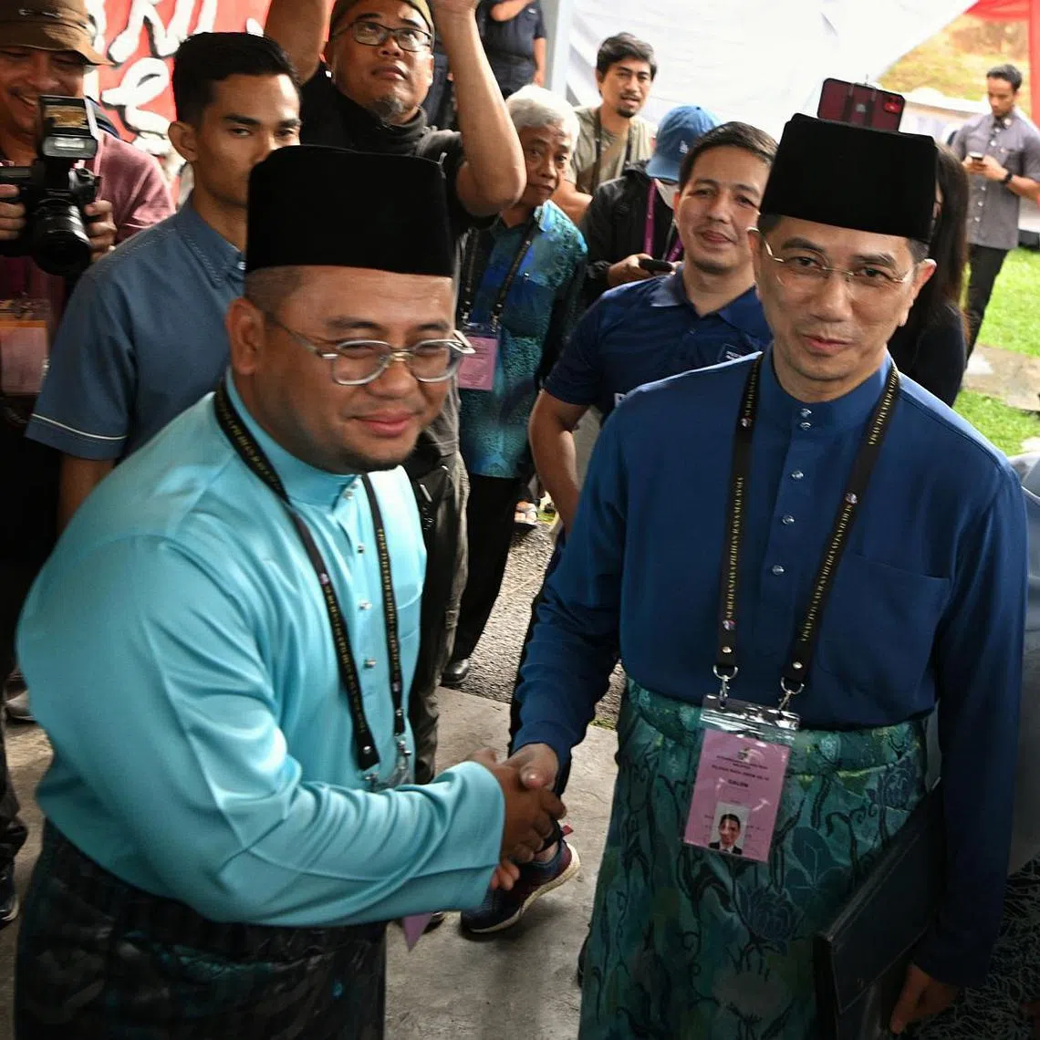 Current Selangor Menteri Besar Amirudin Shari (left) 