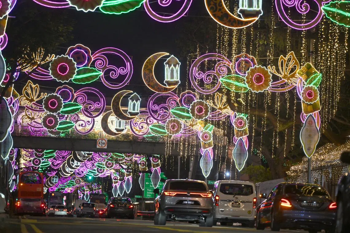 Mr Lawrence Wong, Prime Minister and Minister for Finance launched the Geylang Serai Hari Raya Light Up 2025 on 25 February 2025 at Wisma Geylang Serai. Themed #RayaBersama. The festive lights will adorn the area till 10 April 2025 which is a total of 45 days.