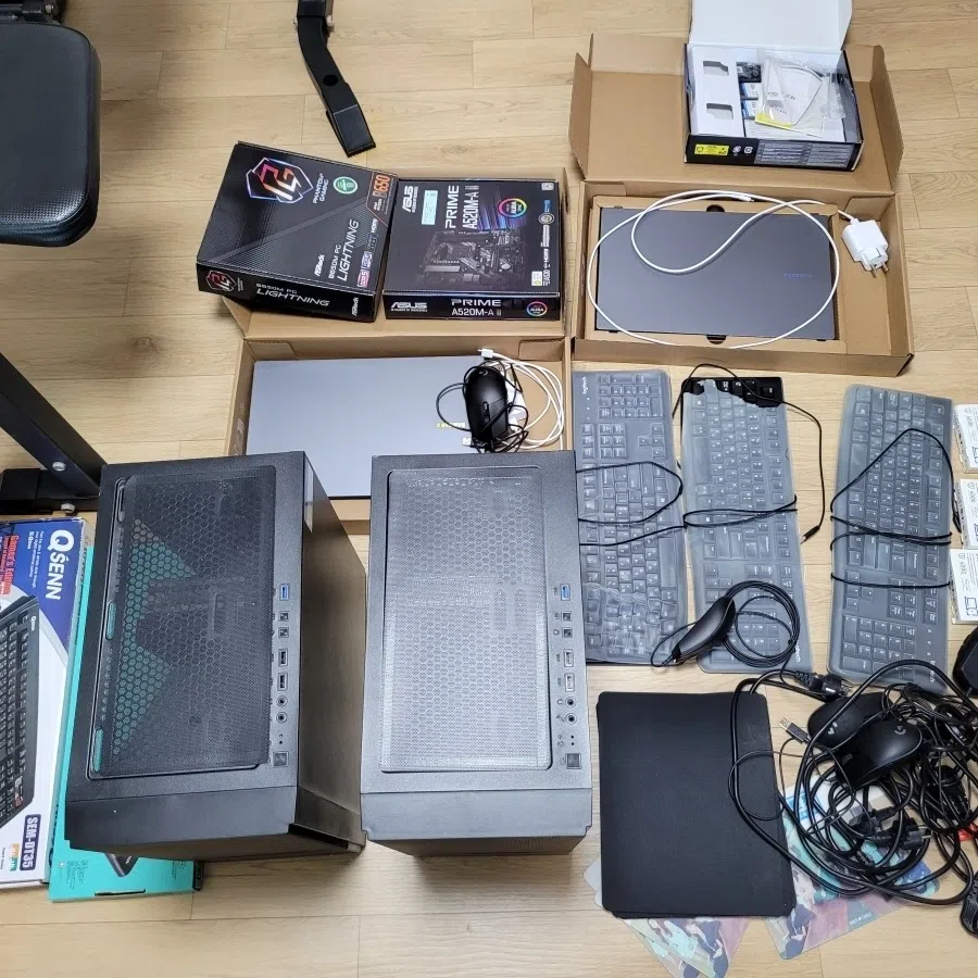 Electronic devices used by the suspect to purchase concert and sports event tickets between September 2018 and April 2026.