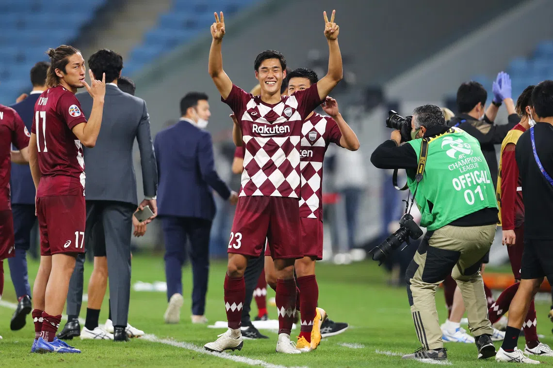 FILE PHOTO: Soccer Football - AFC Champions League - Quarter Final - Vissel Kobe v Suwon Bluewings - Al Janoub Stadium, Al Wakrah, Qatar - December 10, 2020  Vissel Kobe's Tetsushi Yamakawa celebrates after the match REUTERS/Ibraheem Al Omari/File Photo