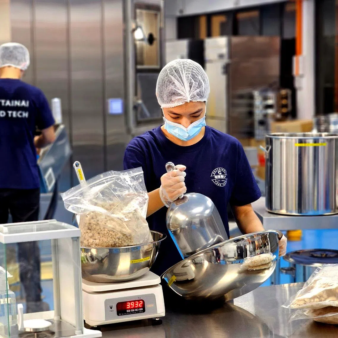 Mottainai Food Tech collects barley spent grains from breweries and other companies and converts them into plant-based tuna flakes through fermentation.