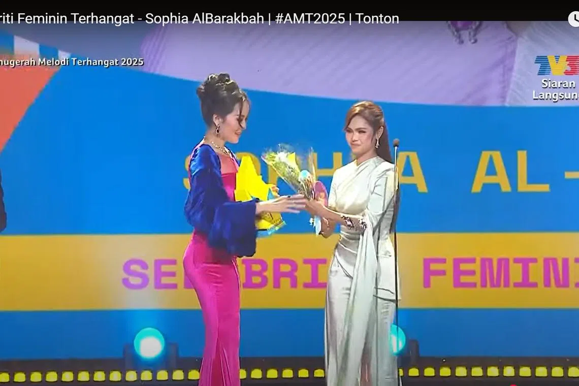 Bella Astillah (right) presenting an award to Sophia Albarakbah at Melodi Hottest Awards 2025 on Aug 3.  