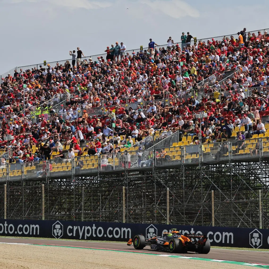 FILE PHOTO: Formula One F1 - Emilia Romagna Grand Prix - Autodromo Enzo e Dino Ferrari, Imola, Italy - May 19, 2024 McLaren's Lando Norris in action REUTERS/Ciro De Luca/File Photo