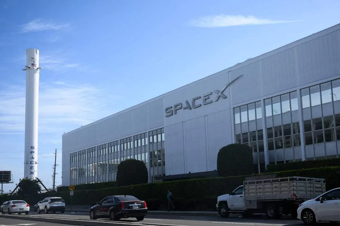 Analysts said that SpaceX's initial public offering could be overvalued, and investors should expect a volatile first day of trading.