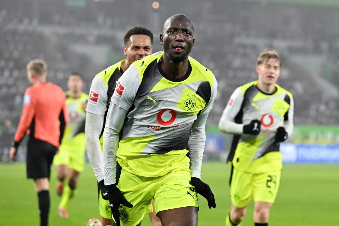 Soccer Football - Bundesliga - VfL Wolfsburg v Borussia Dortmund - Volkswagen Arena, Wolfsburg, Germany - February 7, 2026 Borussia Dortmund's Serhou Guirassy celebrates scoring their second goal with Felix Nmecha REUTERS/Carmen Jaspersen