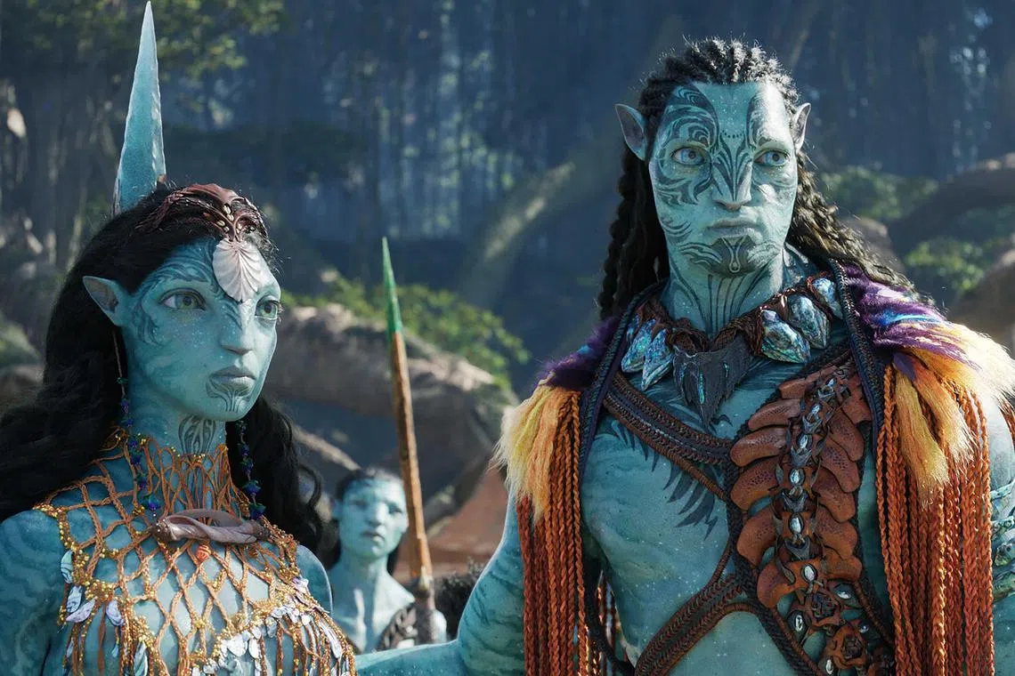 jowater08 - (L-R): Ronal (Kate Winslet), Tonowari (Cliff Curtis), and the Metkayina clan in 20th Century Studios' AVATAR: THE WAY OF WATER. source: The Walt Disney Company
