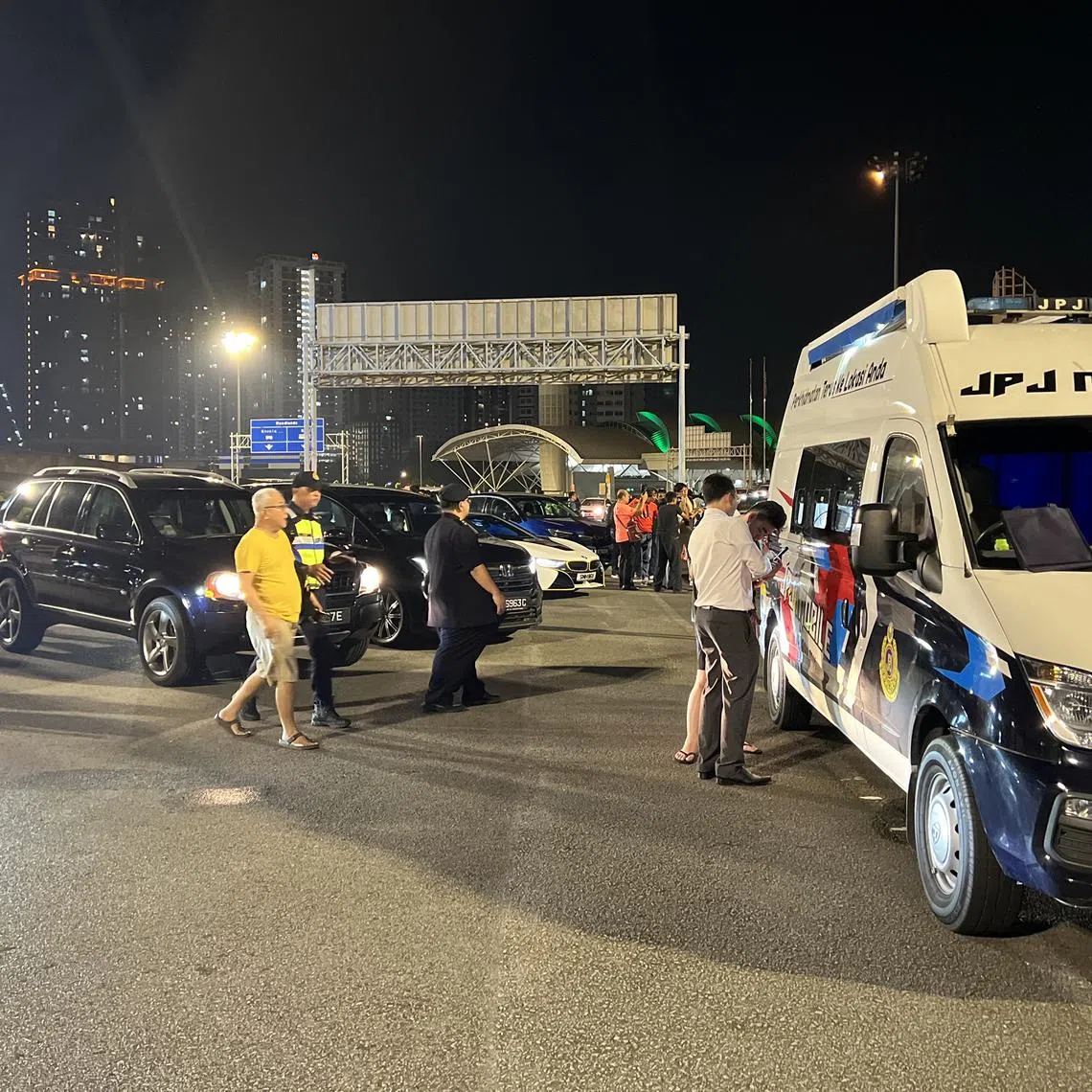 Malaysia's Road Transport Department deployed 55 officers at the exit road after the Bangunan Sultan Iskandar customs, immigration and quarantine complex towards Johor Bahru to issue fines to Singapore motorists without a VEP at midnight on Jul 1.