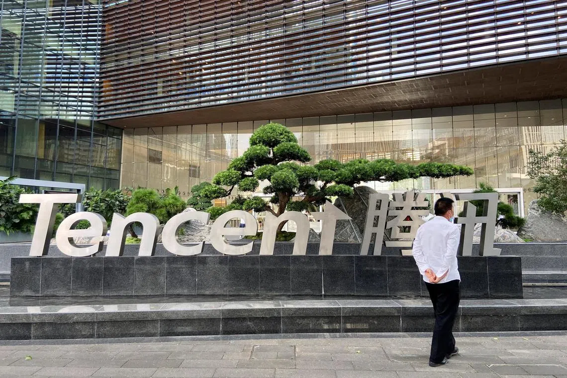  A man walks outside the Tencent headquarters in Nanshan district of Shenzhen, Guangdong province, China September 2, 2022. REUTERS/David Kirton/File Photo