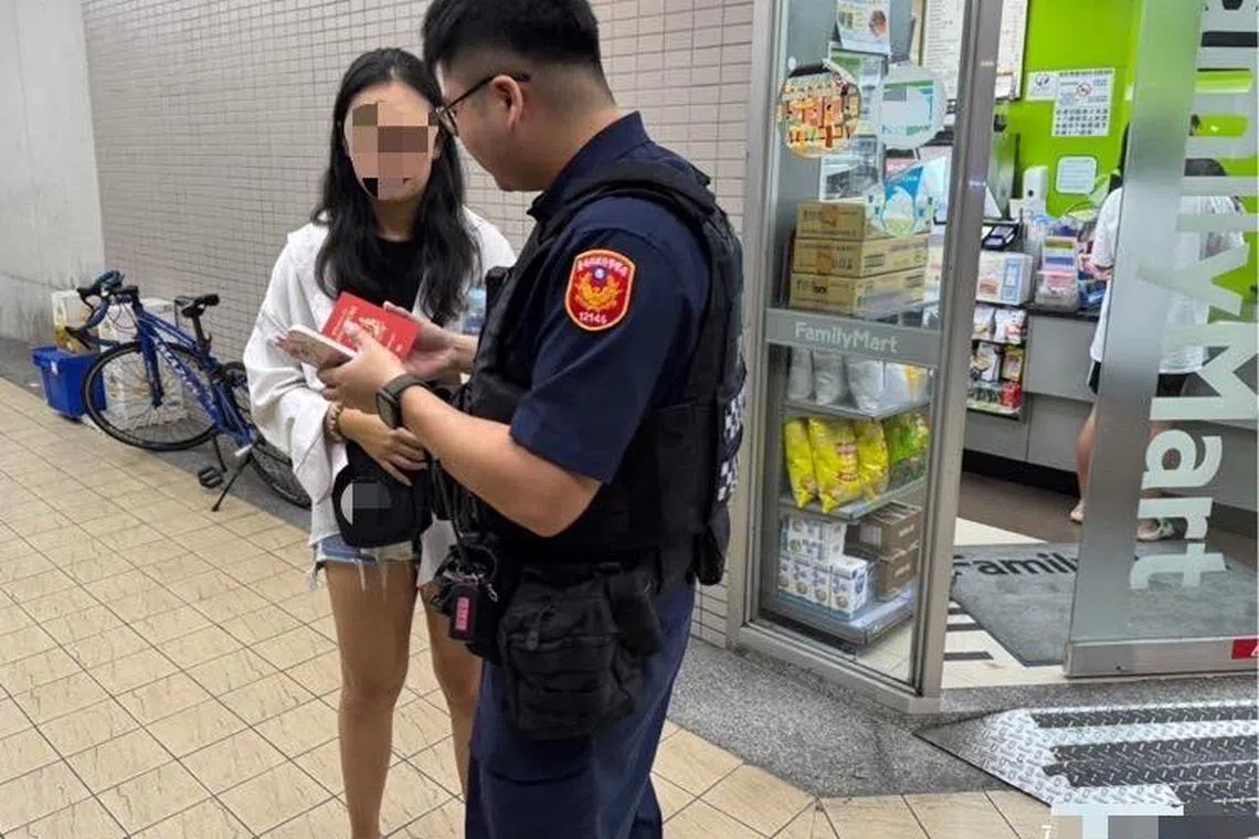 A Singaporean woman assisted by local police in Tainan after she was threatened by a scammer to buy gift cards.