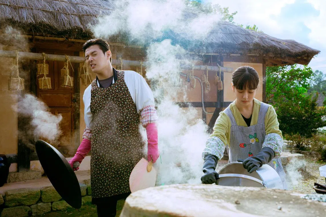 Kang Ha-neul and Go Min-si in Tastefully Yours.