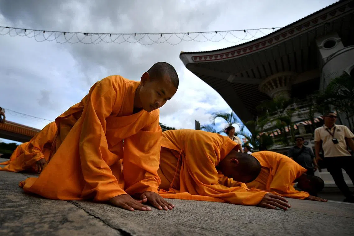 Monks carrying out the “three steps, one bow” rite.