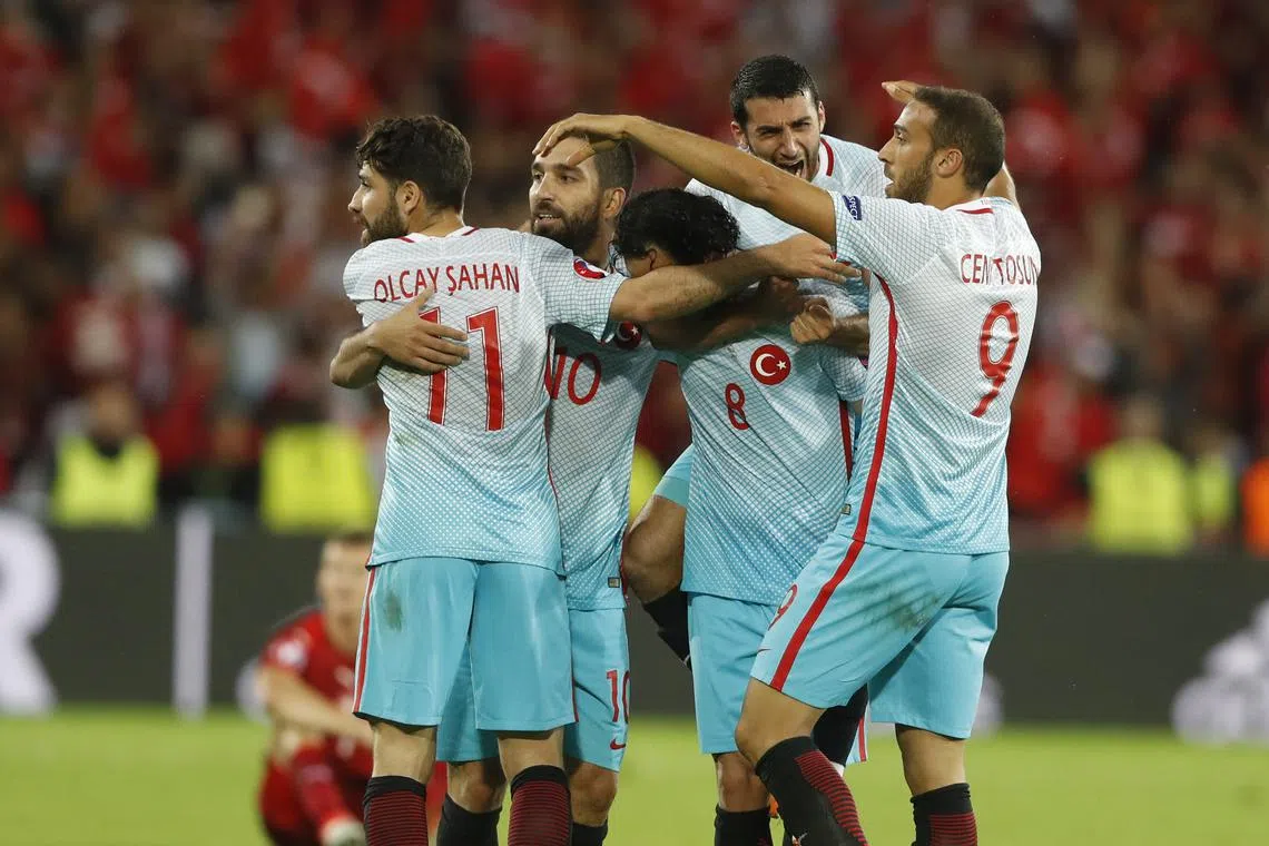 FILE PHOTO: Football Soccer - Czech Republic v Turkey - EURO 2016 - Group D - Stade Bollaert-Delelis, Lens, France - 21/6/16 - Turkey's players celebrate after the match. REUTERS/Carl Recine/File Photo