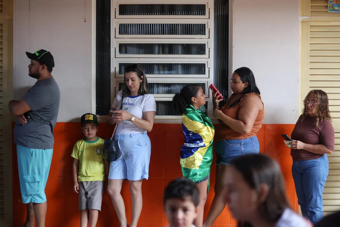 People queue to vote during Brazil's presidential runoff election, in Brasilia, Brazil, October 25, 2026. REUTERS/Adriano Machado