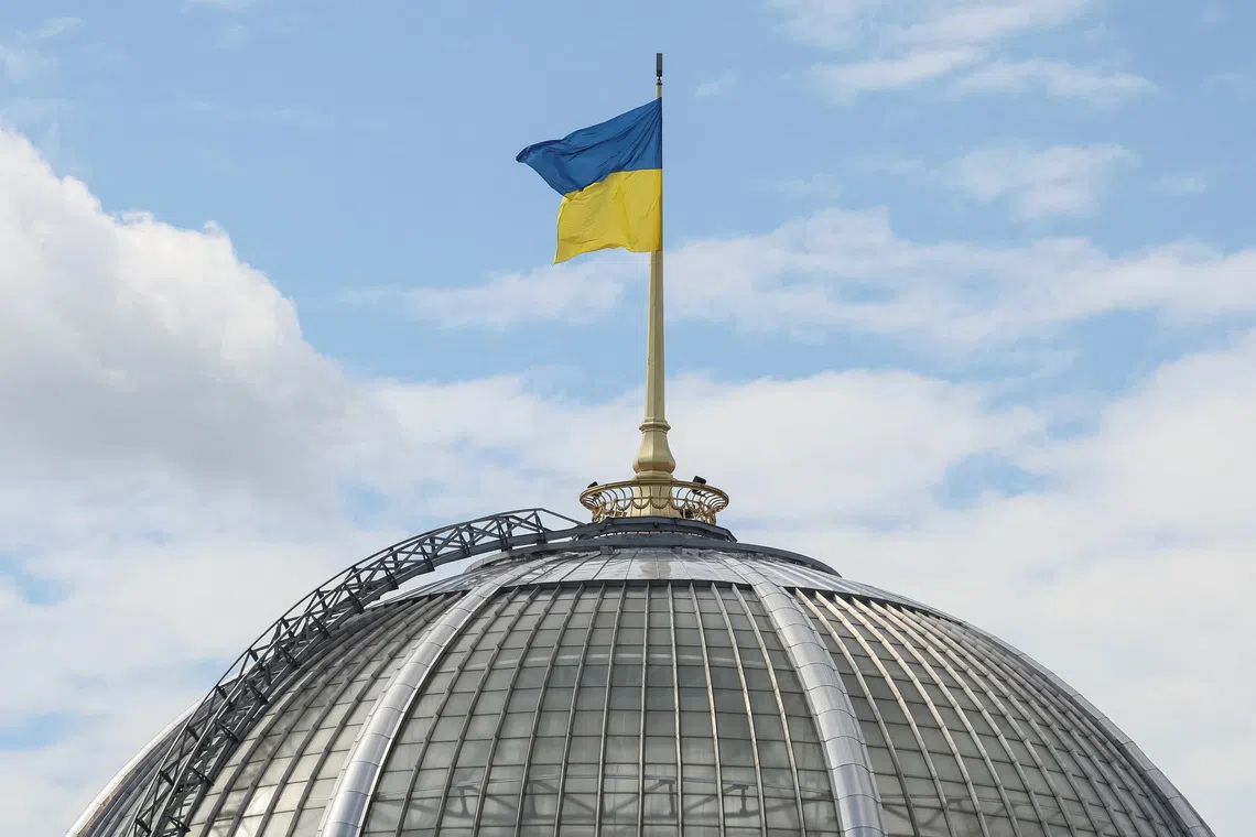 A Ukrainian flag flies over the parliament building, amid Russia's attack on Ukraine, in Kyiv, Ukraine August 24, 2025. REUTERS/Gleb Garanich
