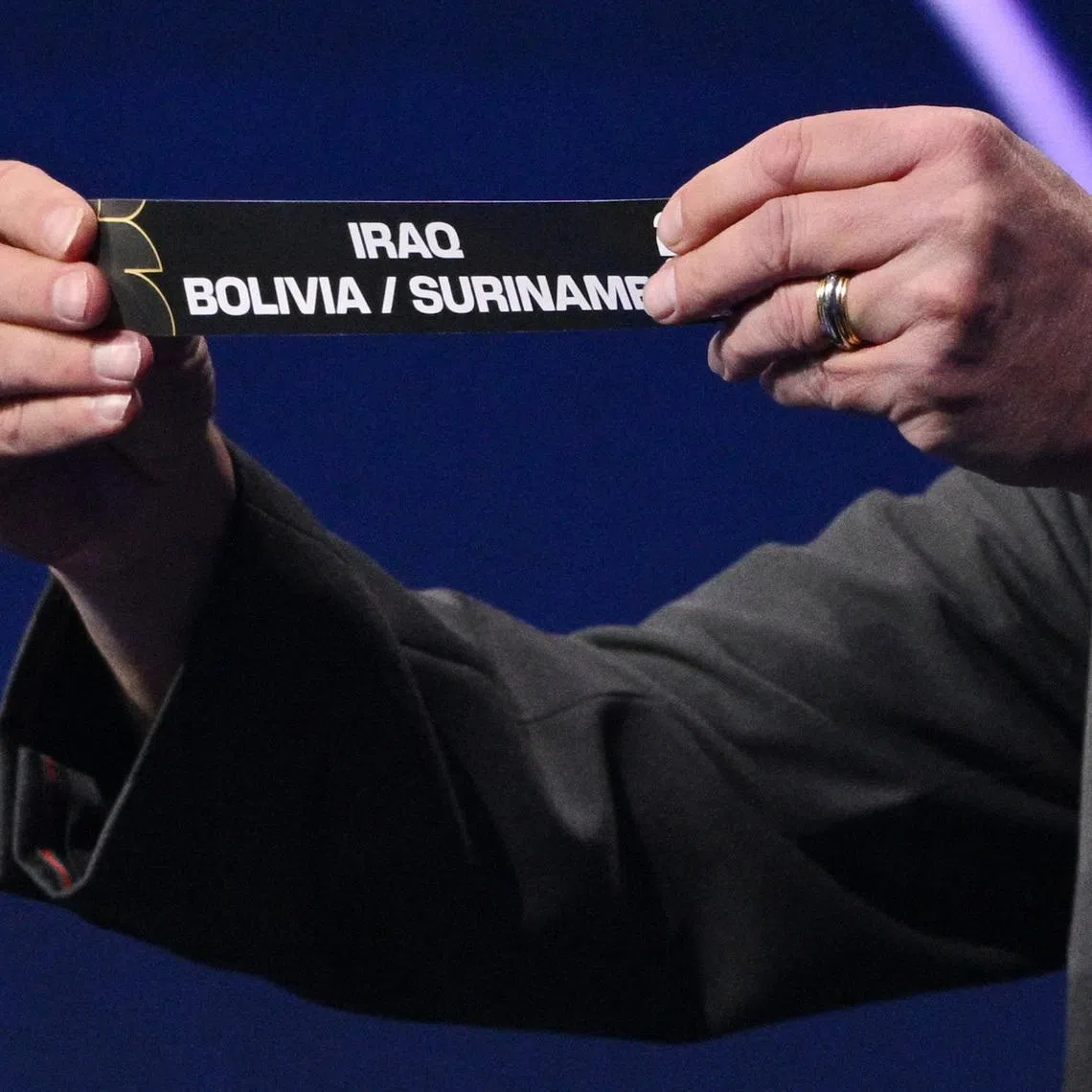 Soccer Football - FIFA World Cup 2026 - FIFA World Cup 2026 Draw - John F. Kennedy Center for the Performing Arts, Washington, D.C., U.S. - December 5, 2025 Draw Assistant Wayne Gretzky draws Iraq, Bolivia and Suriname during the draw Pool via REUTERS/Mandel Ngan
