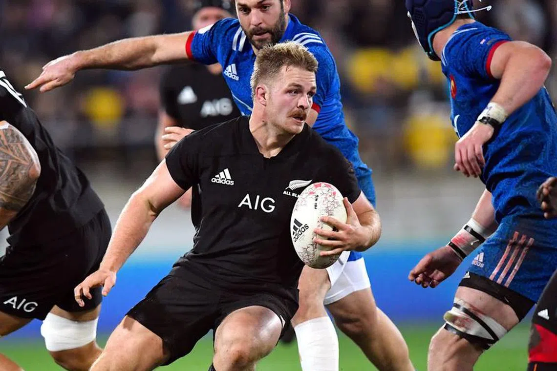 FILE PHOTO: Rugby Union - June Internationals - New Zealand vs France - Westpac Stadium, Wellington, New Zealand - June 16, 2018 - Sam Cane of New Zealand runs with the ball. REUTERS/Ross Setford/File Photo