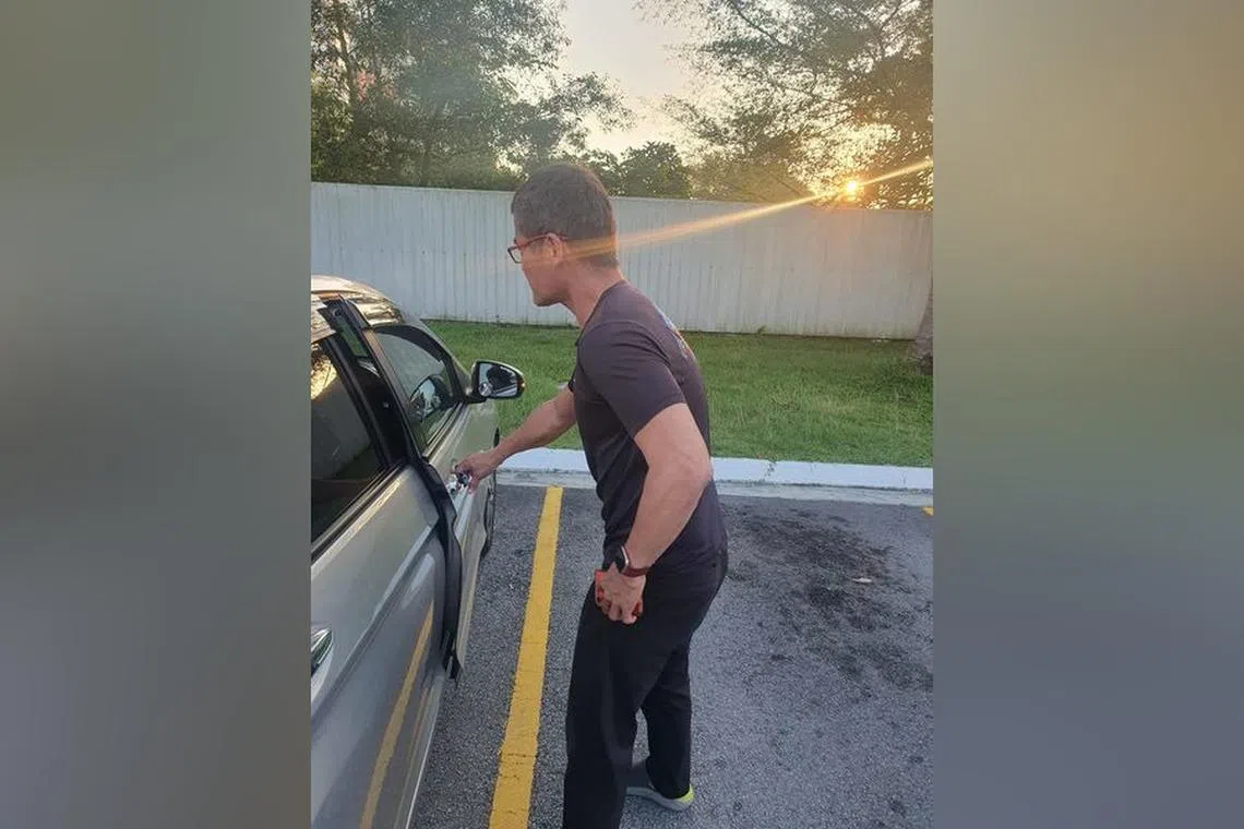 The driver of a Singapore-registered car tried to fill up with RON95 by replacing his car’s licence plate with a Malaysian one.