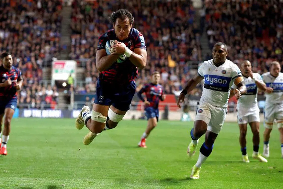 FILE PHOTO: Rugby Union - Premiership - Bristol Bears v Bath Rugby - Ashton Gate Stadium, Bristol, Britain - October 1, 2021 Bristol Bears' Steven Luatua scores their first try Action Images/John Sibley/File Photo