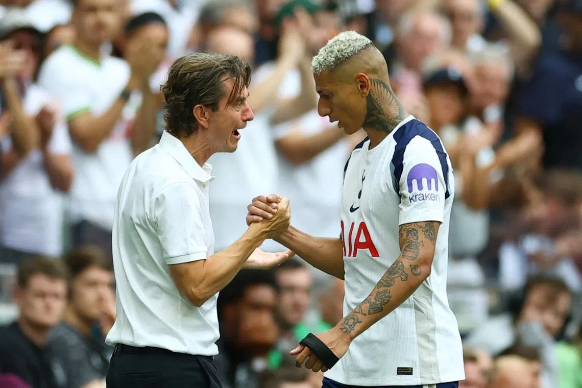 Soccer Football - Premier League - Tottenham Hotspur v Burnley - Tottenham Hotspur Stadium, London, Britain - August 16, 2025 Tottenham Hotspur's Richarlison shakes hands with manager Thomas Frank after being substituted Action Images via Reuters/Matthew Childs